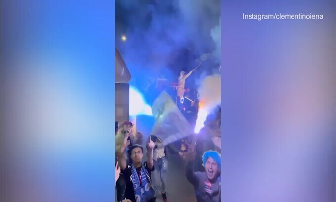 Festa Napoli, Clementino si ritrova in mezzo ai caroselli