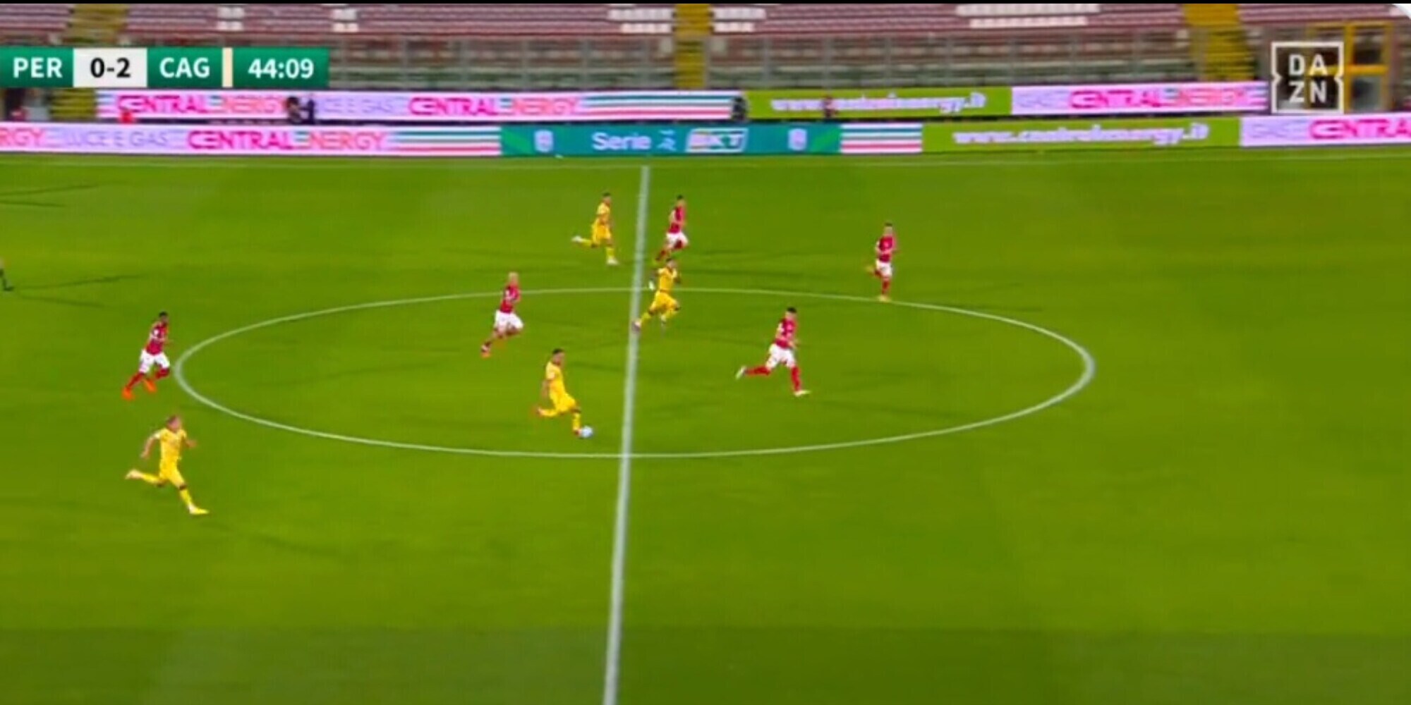 Mancosu, gol da centrocampo! Magia in Perugia-Cagliari FOTO