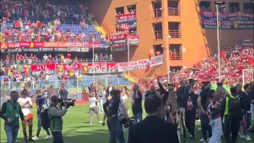 Genoa, festa in campo per la promozione in Serie A