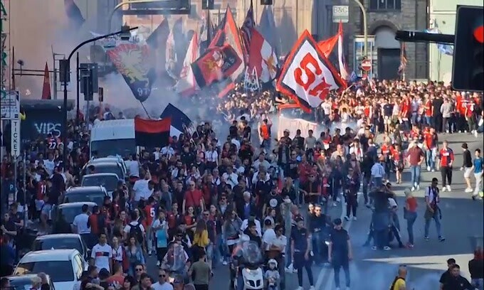 Genoa, i tifosi invadono il centro