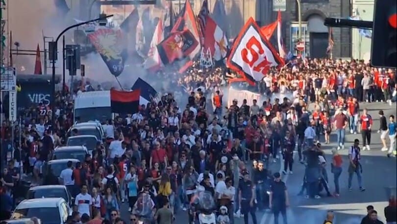 Genoa, i tifosi invadono il centro