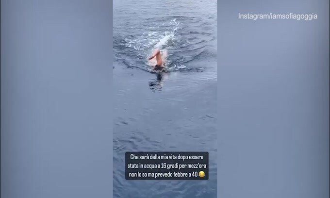 Sofia Goggia nuota al gelo: "Prevedo febbre a 40"