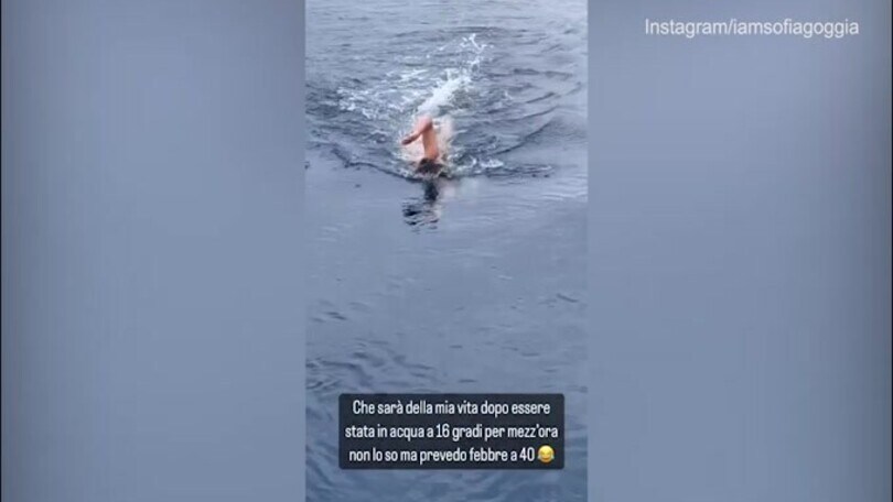 Sofia Goggia nuota al gelo: "Prevedo febbre a 40"