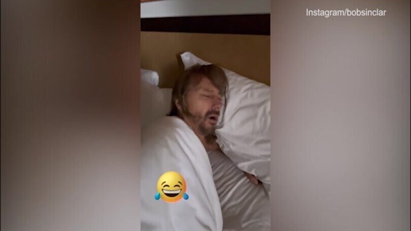 Bob Sinclar compie gli anni... ma litiga con la sveglia!