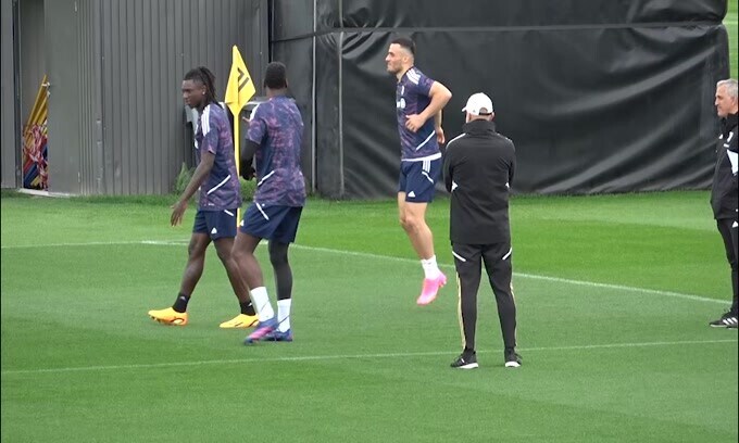 Juve, le immagini della rifinitura: Allegri acclamato dalla squadra
