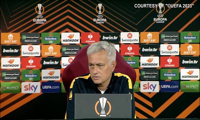 Mourinho: "Dybala e Wijnaldum titolari? Vediamo domani..."