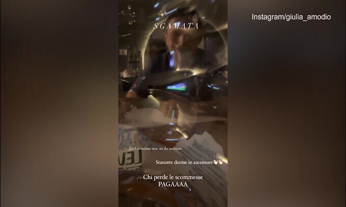 Sensi e il massaggio non fatto alla moglie: "Piuttosto dormo in ascensore!"
