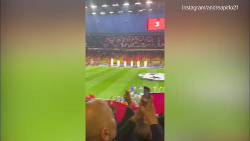 Pirlo a San Siro, il video della coreografia a tinte rossonere