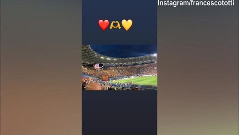 L'emozione di Totti sull'Olimpico giallorosso: "Spettacolo"