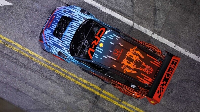 Verstappen sperimenta la potenza della Honda CR-V Hybrid Racer