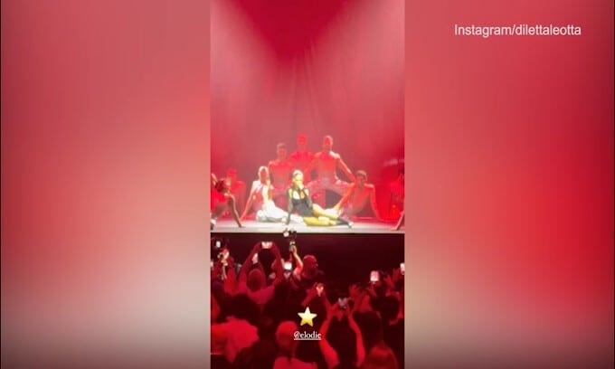 La Leotta si diverte, show al concerto dell'amica Elodie