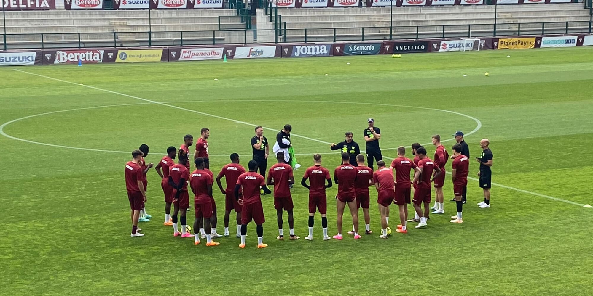 Torino, la carica dei tifosi al Fila. Vlasic c'è