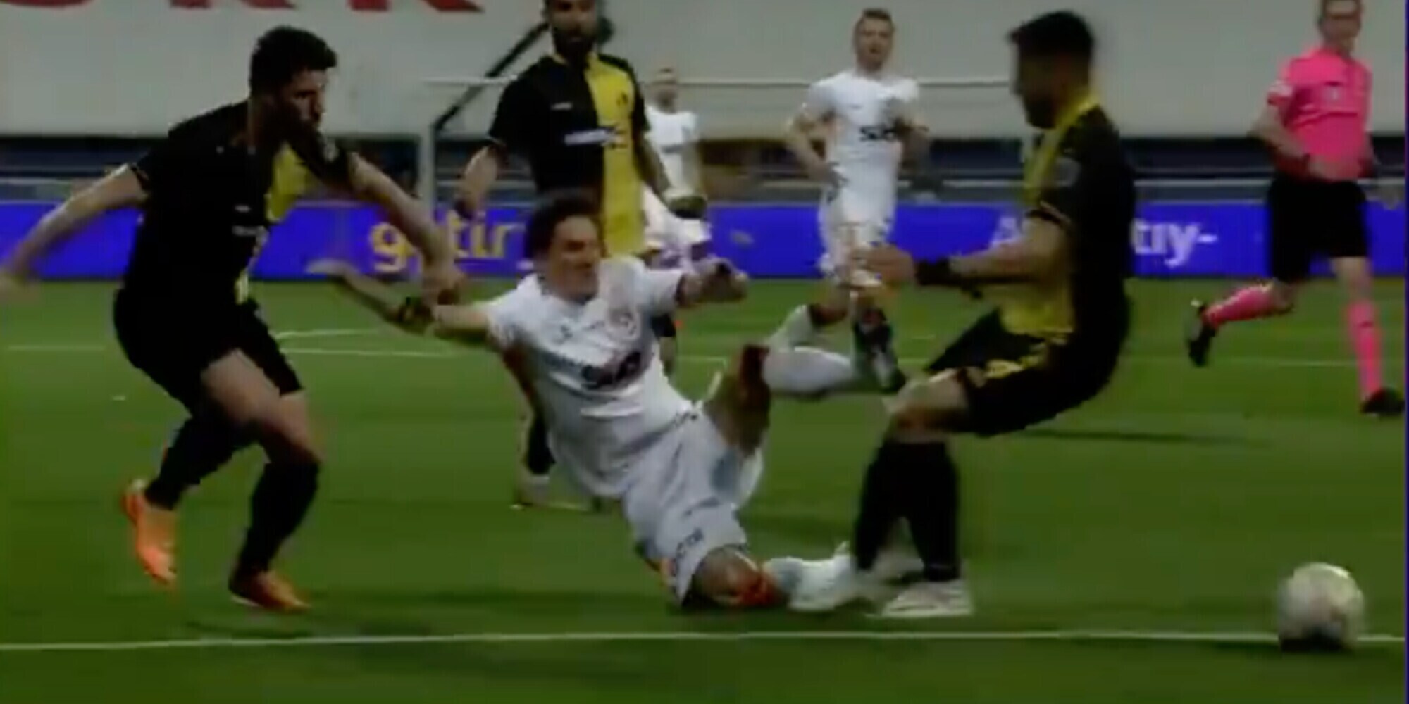 Incredibile Zaniolo, rosso dopo 6 minuti. Galatasaray ok con doppio Icardi