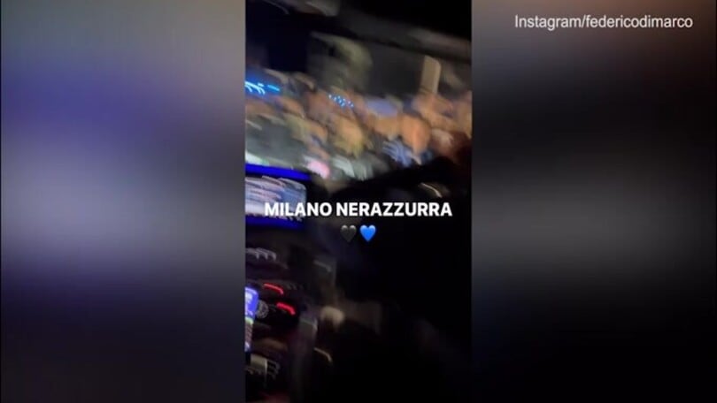 Inter, la folla accompagna Dimarco: "Milano nerazzurra"