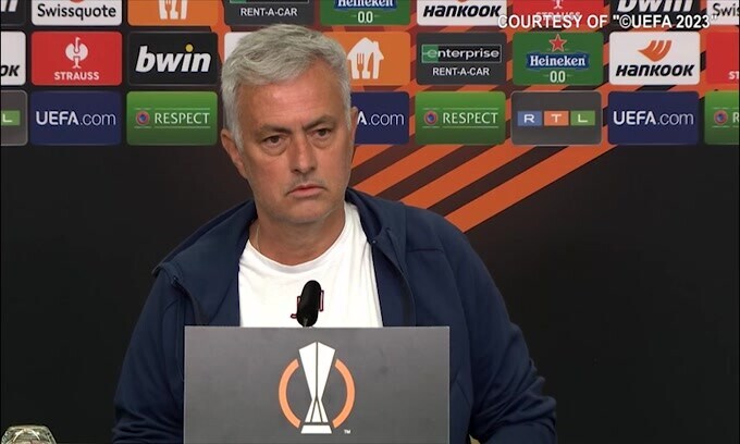 Mourinho: "Tutti a disposizione. Del mio futuro non parlo..."