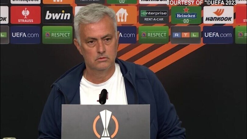 Mourinho: "Tutti a disposizione. Del mio futuro non parlo..."