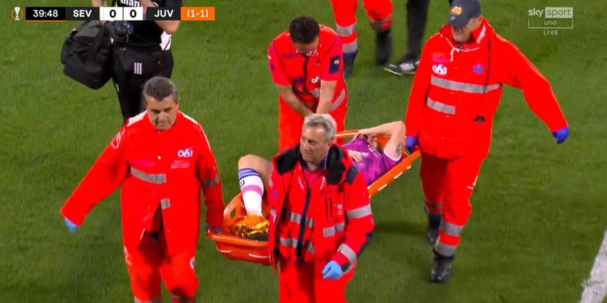 Fagioli, infortunio in Siviglia-Juve: fuori in barella tra le lacrime