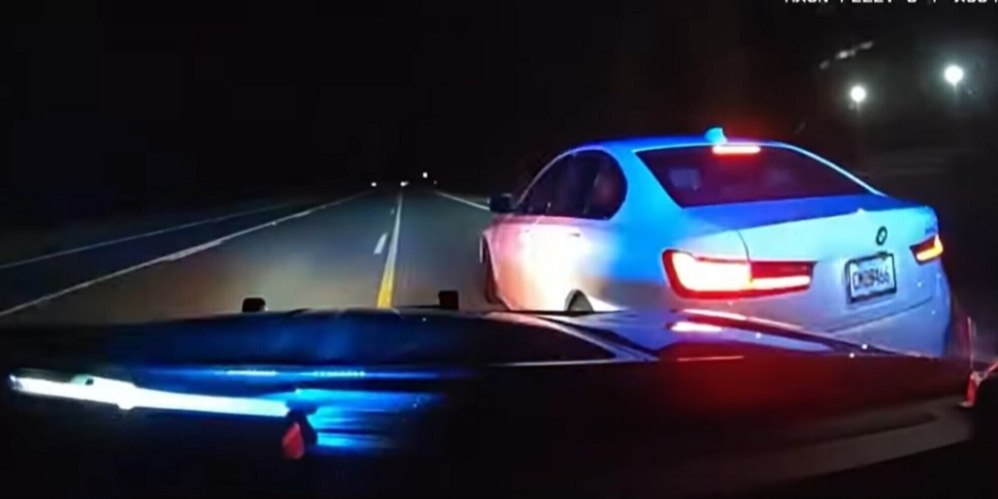 Insegue un 19enne in fuga sulla BMW: "Chiama mia mamma!"