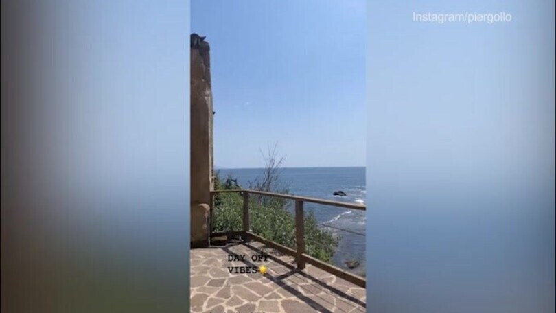 Napoli, il giorno libero di Gollini è al sole
