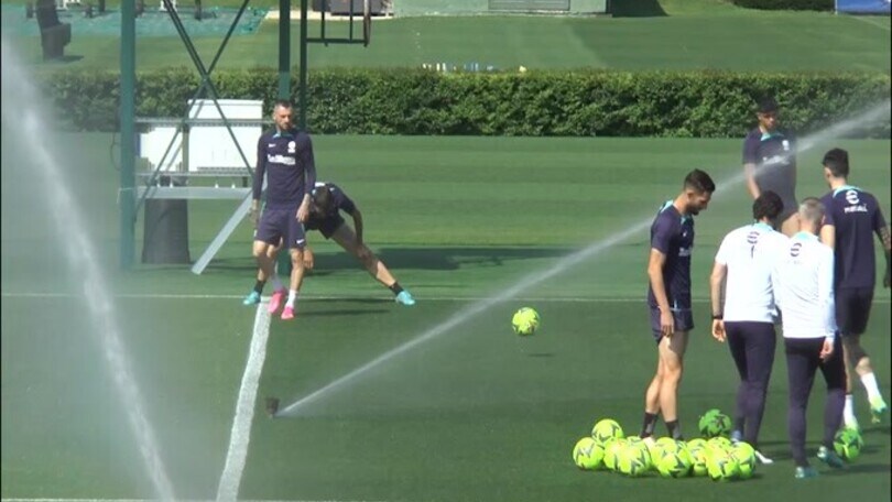 Inter, la rifinitura in vista della Fiorentina: allenamento a parte per Skriniar