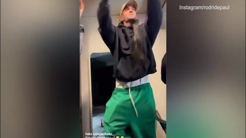 De Paul si trasforma in una ballerina: l'esilarante video social