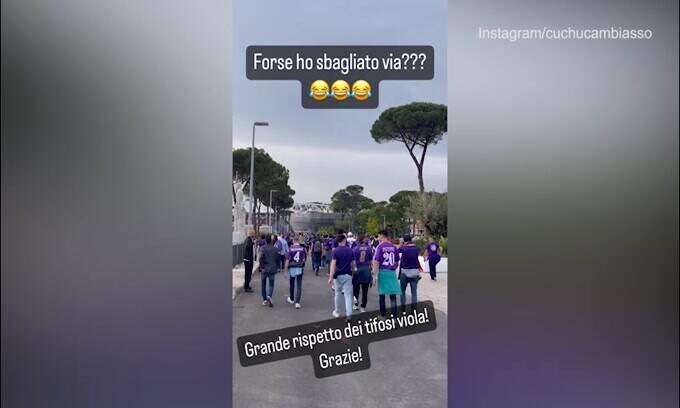 Cambiasso si ritrova in mezzo ai tifosi della Fiorentina, ma sbuca un amico!
