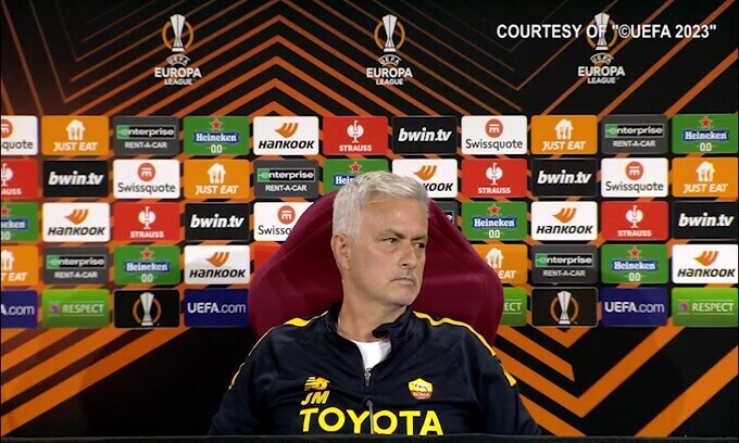 Mourinho: "Di arbitri preferisco non parlare"
