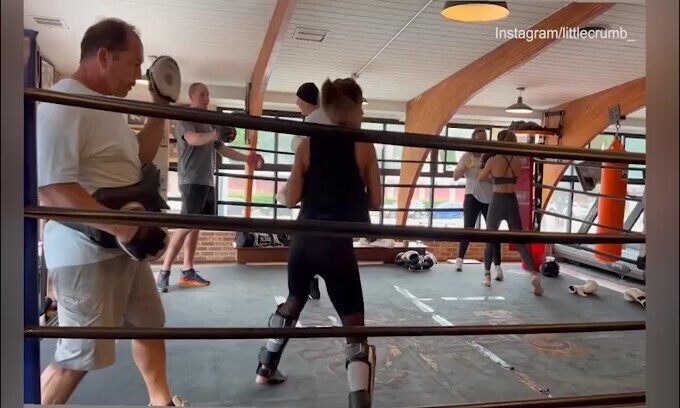 La Canalis indiavolata: l'allenamento è impressionante
