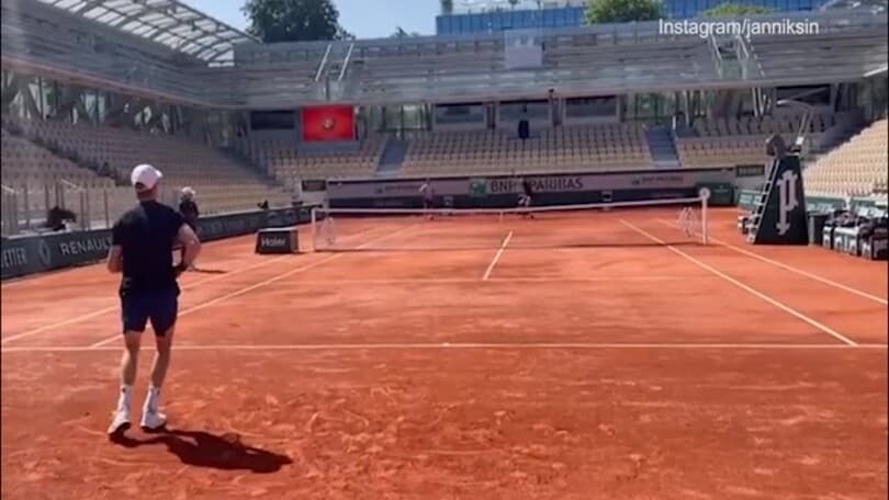 Tennis, Sinner si allena per il Roland Garros