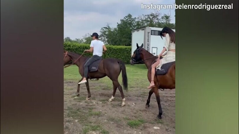 Belen, gita a cavallo e poi si scatena con il ballo!