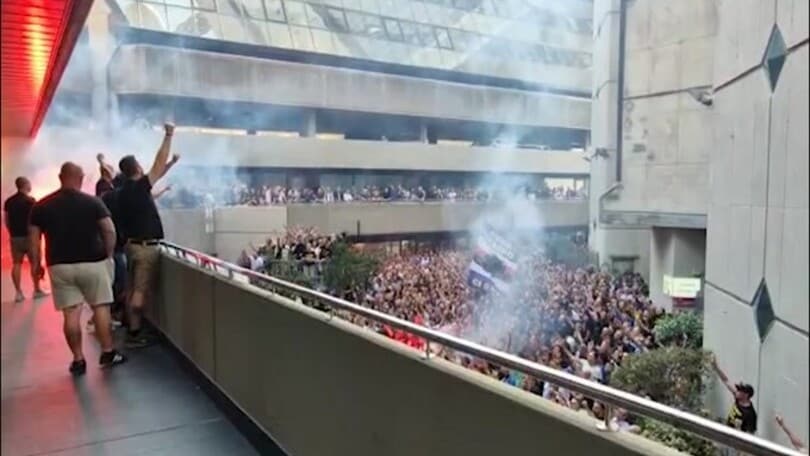 Samp, la protesta dei tifosi sotto la sede