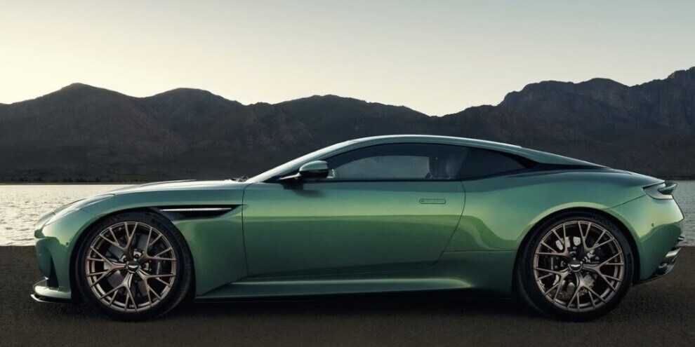 Aston Martin DB12
