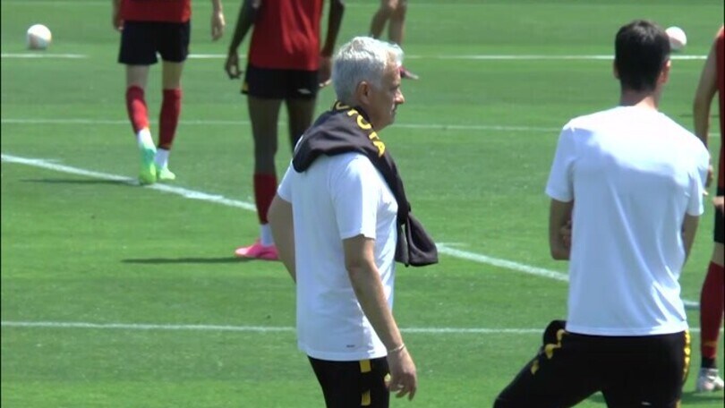 Roma, Mou sorride: Dybala in campo nella rifinitura