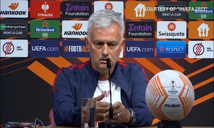Mourinho: "Non ho avuto contatti con nessun club"