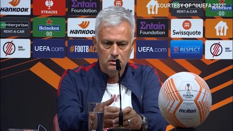 Mourinho: "Non ho avuto contatti con nessun club"