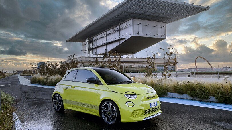 Abarth 500 elettrica, lo Scorpione si fa green