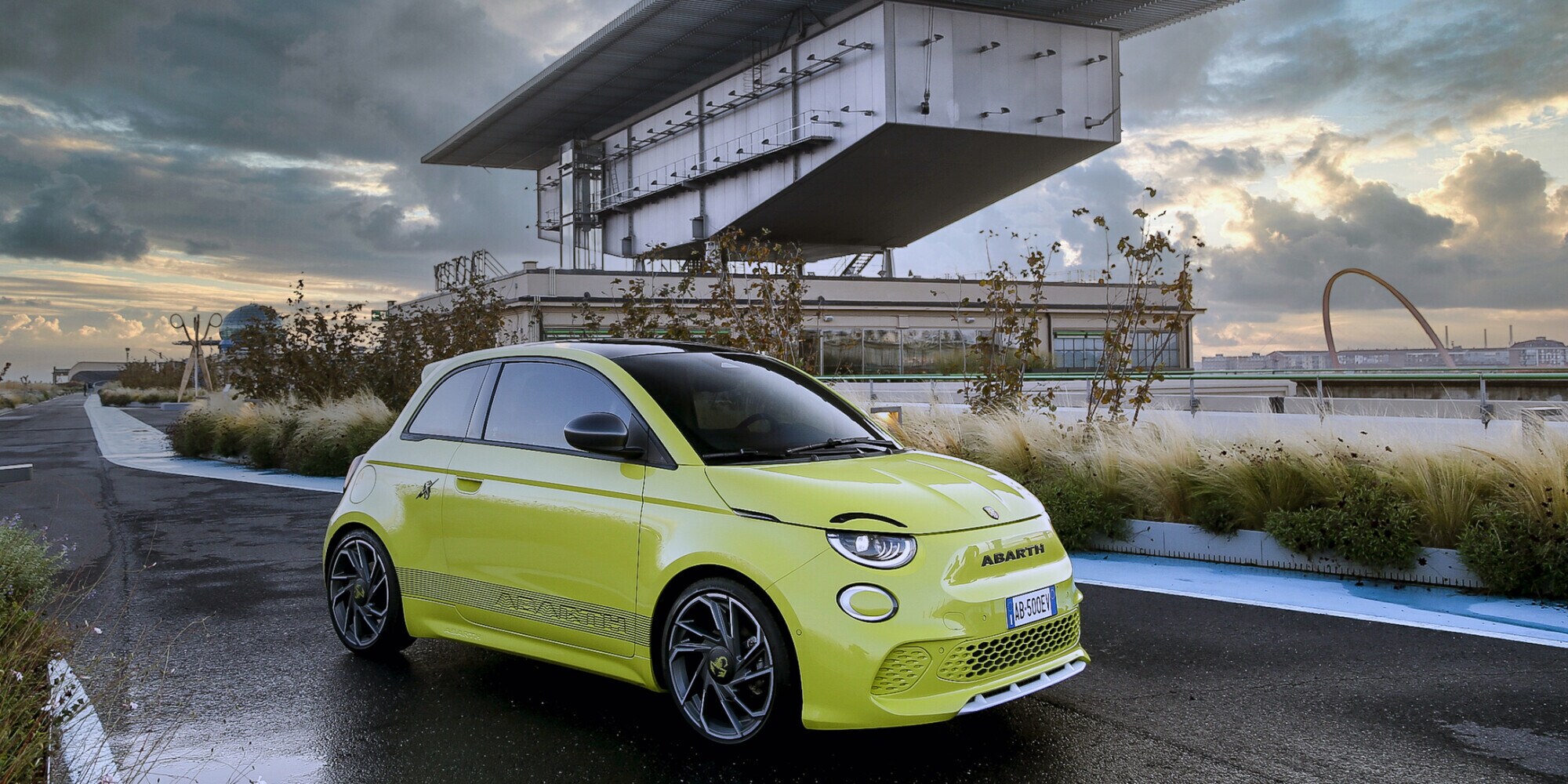 Abarth 500e: lo Scorpione si fa green e non perde la sua grinta