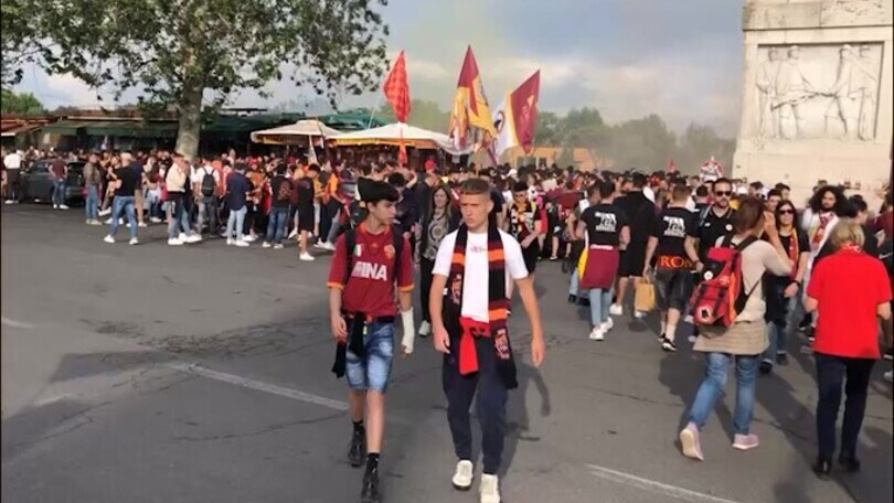 Roma, l'Olimpico preso d'assalto: le immagini