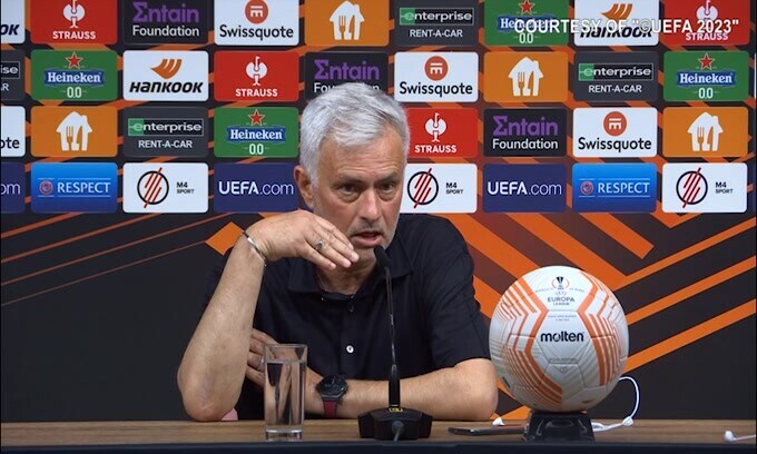 Mou contro l'arbitro: "Spero faccia cag***e in Champions l'anno prossimo.."