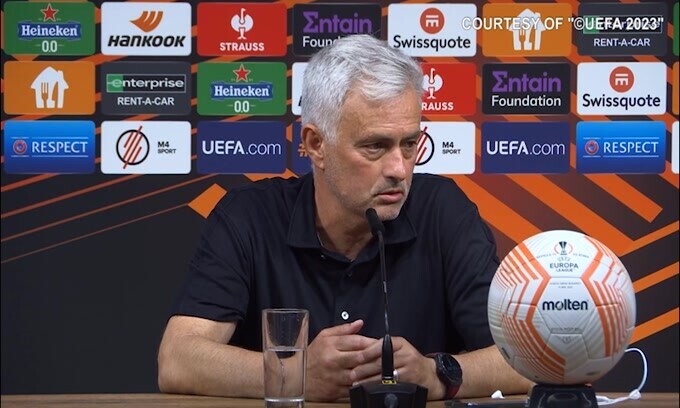 Mourinho: "Dybala resta? Chiedete a lui"