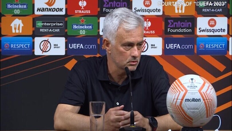 Mourinho: "Dybala resta? Chiedete a lui"