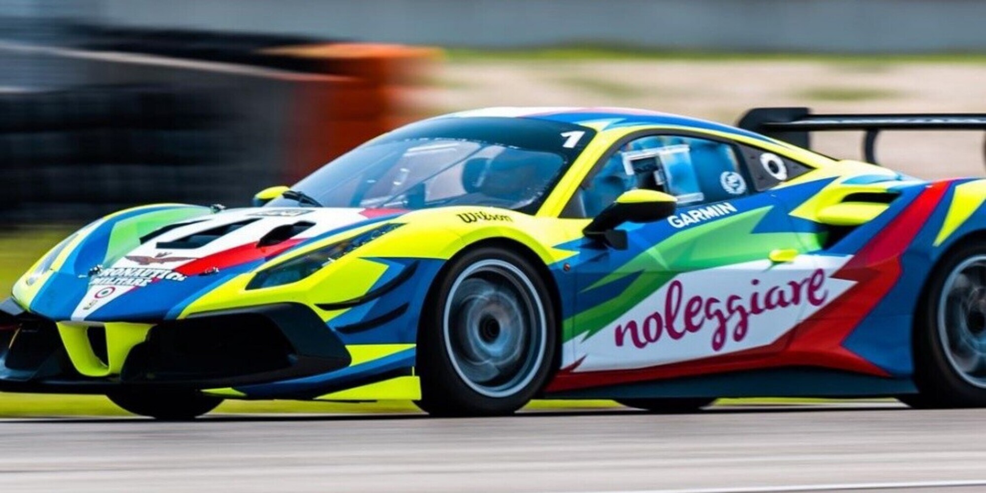 Ferrari con livrea speciale per i 100 anni dell’Aeronautica Militare