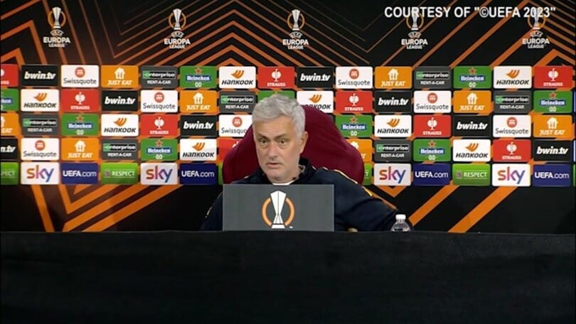 Roma, l'Uefa apre un'indagine su Mourinho per "insulti all'arbitro"