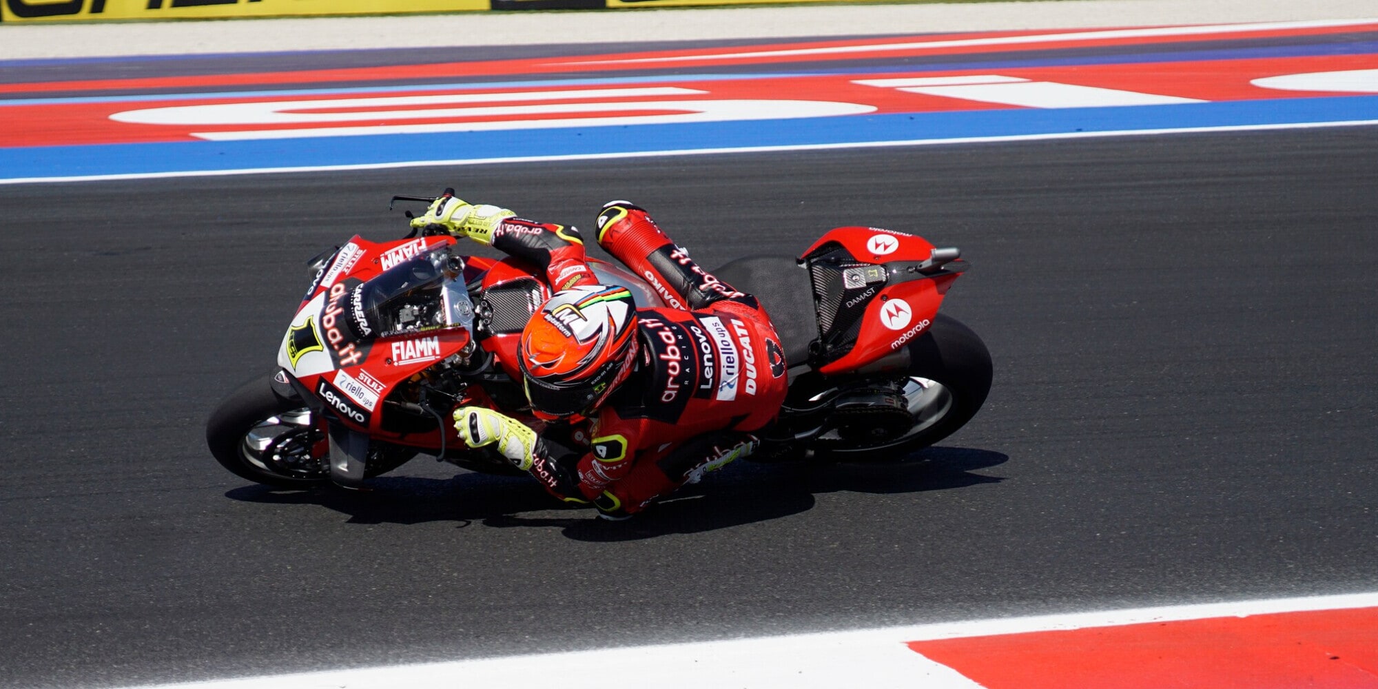 Superbike, Ducati al top a Misano: terza pole consecutiva di Bautista