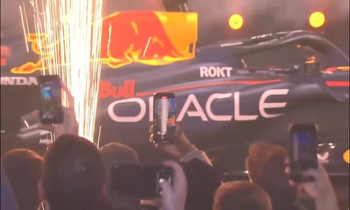 F1, Gp Spagna: Verstappen vola in pole, 2° Sainz