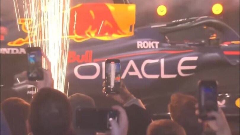 F1, Gp Spagna: Verstappen vola in pole, 2° Sainz