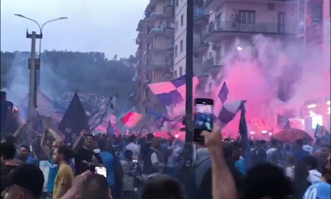 Napoli-Sampdoria 2-0, la gioia dei tifosi azzurri