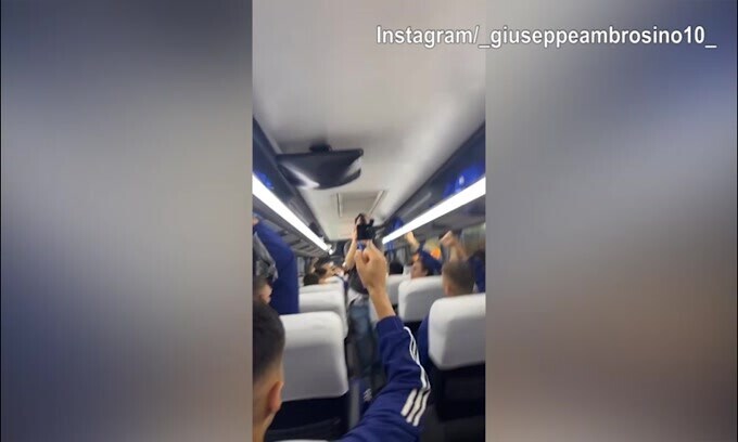 Capolavoro Italia Under 20, sul pullman è festa grande!