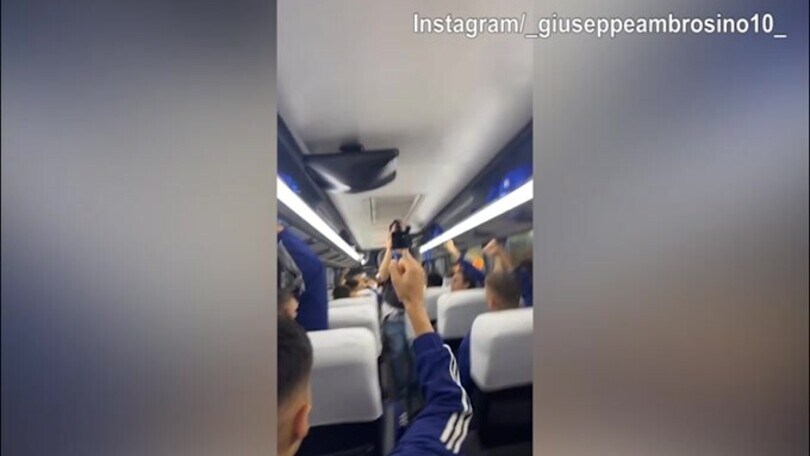 Capolavoro Italia Under 20, sul pullman è festa grande!