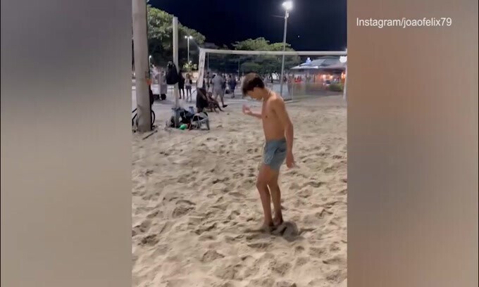 Footvolley sulla spiaggia di Rio: l'estate di Joao Felix è verdeoro